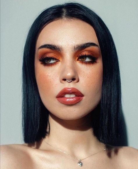 Nature-Inspired Beauty: Easy and Natural Fall Makeup Ideas for Green Eyes in 2023 Bottom Lash Eyeliner Looks, Red 70s Makeup, Bold Orange Eye Makeup, Monochrome Eye Makeup, Makeup For Round Eyes Eyeshadows, 70s Inspired Wedding Makeup, Dark Orange Eyeshadow Looks, Rust Colored Makeup, Black And Orange Makeup Looks