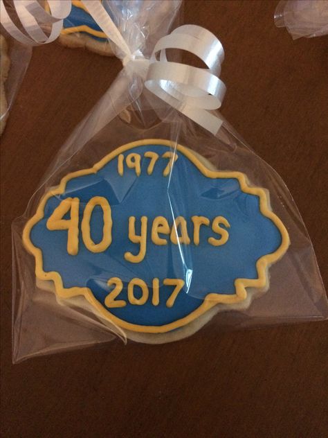 Class Reunion Cookies Decorated, Reunion Cookies Decorated, High School Reunion Cookies, Class Reunion Cookies, Buttercream Frosting Cookies, Frosting Cookies, College Reunion, Amazing Cookies, Reunion Ideas