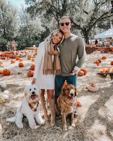 Fall Couple Photos Outfits, Fall Engagement Pictures Outfit, Fall Picture Outfits, Fall Outfit Ideas For Women, Christmas Outfits For Women, Fall Photo Outfits, Fall Photo Shoot Outfits, Engagement Picture Outfits, Fall Engagement Pictures