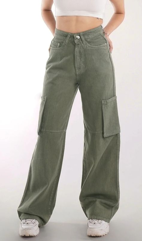 Light Green Cargo Pants Women, Sage Cargo Pants, Sage Green Cargo Pants, Sage Green Pants, Summer Grunge Outfits, Evening Workout, Summer Grunge, Green Cargo Pants, Green Cargo