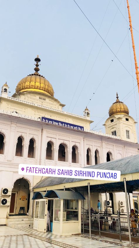 Gurudwara Snapchat Stories, Gurdwara Sahib, Guru Granth Sahib Quotes, Satnam Waheguru, India Travel Places, Desi Quotes, Guru Quotes, Gurbani Quotes, Snapchat Story