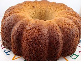 Guava bundt cake                                                                                                                                                     More Guava Desserts, Guava Cake, Guava Recipes, Guava Paste, Boricua Recipes, Caramel Pecan, Cuban Recipes, Bundt Cakes Recipes, Easy Strawberry