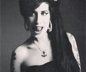 ❤❤❤ Amy Winehouse Aesthetic Vintage, Amy Winehouse Aesthetic, Amy Wine, Amy Winehouse Style, Amy W, Black And White Tattoo, 2000s Icons, Tattoo Dress, Miss X