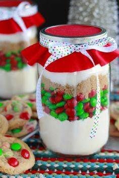 M&M Cookie Mix In A Jar - 120 Recipes In Jars - Gifts in a Jar Recipes | RecipePin.com Jar Food Gifts, Mason Jar Cookie Recipes, Cookie Mix In A Jar, Mason Jar Cookies Mix, Cookies And Candy, Mix In A Jar, Mason Jar Christmas Gifts, Mason Jar Cookies, Easy Christmas Gifts