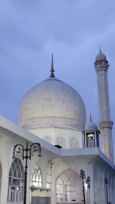 DARGAH HAZRATBAL SRINAGAR #dargah #kashmir #islam #srinagar Hazrat Bal Kashmir, Dargah Hazratbal Srinagar, Srinagar Kashmir Photography, Hazratbal Srinagar, Kashmir Culture, Quran Wallpaper, Srinagar, Taj Mahal, Quran