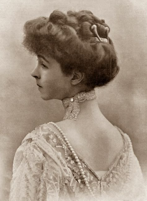 Consuelo Vanderbilt Duchess of Marlborough Gibson Girl Hair, Consuelo Vanderbilt, Historical Hairstyles, Edwardian Hairstyles, Ziegfeld Girls, 1890s Fashion, Victorian Hairstyles, Edwardian Dress, Gibson Girl