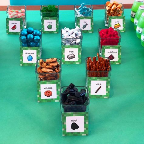 Minecraft Party Minecraft Decoration Ideas For Birthday, Mindcraft Party Ideas Diy, Crafts For 6th Graders, Minecraft Party Favor Ideas, Diy Minecraft Party Favors, Diy Minecraft Decorations, Minecraft Party Ideas, Diy Minecraft Birthday Party, Minecraft Party Favors