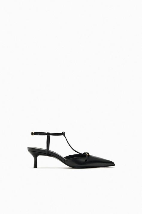 31 Fall Zara Arrivals That Are Too Chic to Possibly Resist | Who What Wear Fall Sandals, Zara Fall, Zara Australia, Velvet Flats, Zara Heels, Zara Leather, Slingback Shoes, Leather Slides, Court Shoes