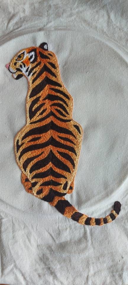 Art Knitting, Tiger Embroidery, Embroidery Crafts, Shop Front Signage, Embroidery Needles, Embroidery Craft, Needle Art, Embroidery Projects, Crafts Ideas