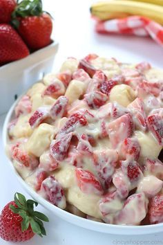 Strawberry Banana Salad, Berry Deserts, Desserts Potluck, Desert Salad, Banana Salad, Pizza Fruit, Blueberry Delight, Berry Fruit Salad, Easy Fruit Salad Recipes