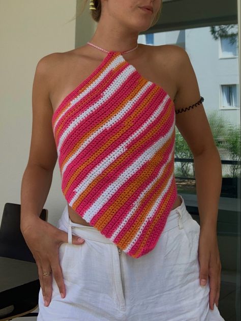 #crochet #fashion #summer #colourful #halterneck #aesthetic Open Back Crochet Top, Crochet Inspo, Crochet Clothing, Crochet Stuff, Crochet Fashion, Fashion Summer, Crochet Flowers, Crochet Clothes, Halter Neck