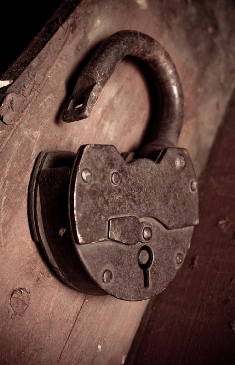 Padlock antique Lockpicking Aesthetic, Padlock Photography, Padlock Aesthetic, Padlock Art, Gcse Lock, Lock Photography, Lock Aesthetic, Lock Nightmare Before Christmas, High Infidelity