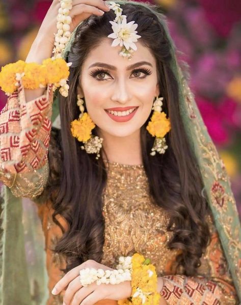 Ayeza Khan Wedding, Mehndi Makeup, Pakistani Mehndi Dress, Pakistani Bridal Hairstyles, Mehndi Hairstyles, Mehndi Bride, Pakistani Mehndi, Bridal Mehndi Dresses, Pakistani Bridal Makeup