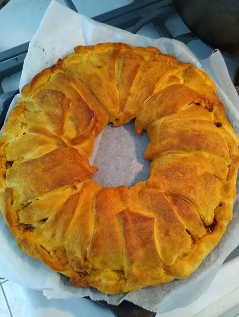 Upside Down Taco Bake, Taco Ring With Tortillas Bundt Pan, Taco Bundt Recipe, Upside Down Taco Ring, Taco Bundt Cake, Bundt Pan Taco Ring, American Tacos, Taco Crescent Rolls, Taco Crescent Ring