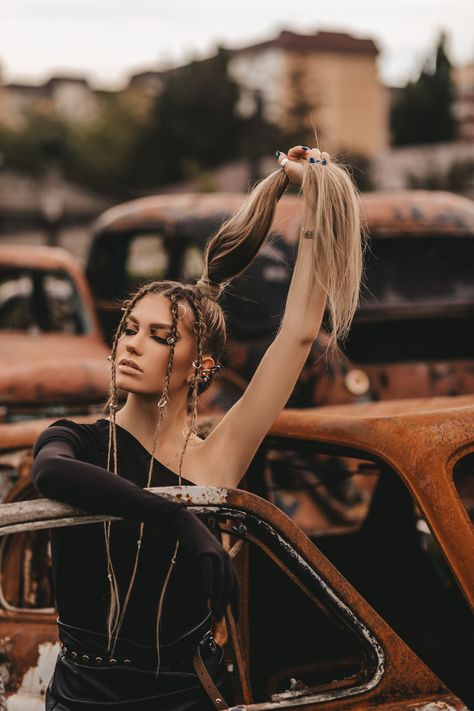 Junkyard Photoshoot Fashion, Junk Yard Photoshoot, Junkyard Photoshoot Ideas, Junk Yard Photo Shoot, Edgy Photoshoot Grunge, Yard Photoshoot, Junkyard Photoshoot, Urban Editorial, Steampunk Photoshoot