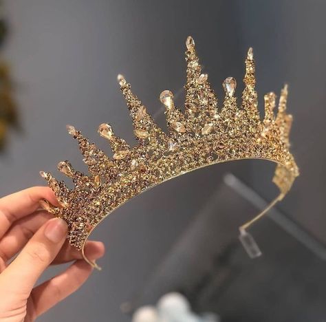 Dp Ideas, Motocross Girls, Hijab Dpz, Quinceanera Crown, Crystal Crown Tiaras, Bridal Crown Tiara, Crown Aesthetic, Queen Aesthetic, Beautiful Tiaras