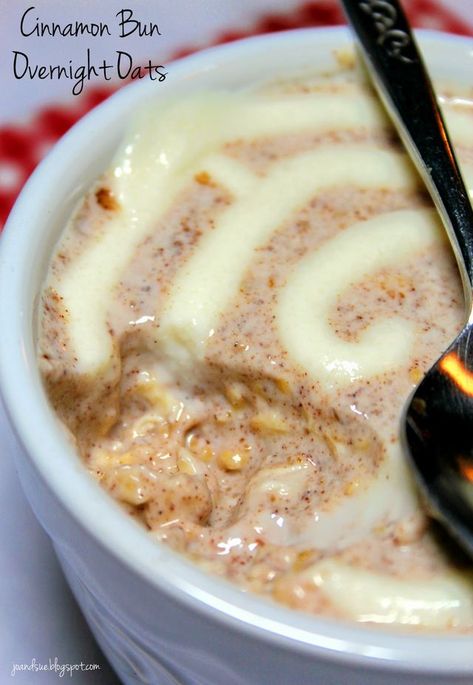 100 Calorie Overnight Oats, Copycat Mush Overnight Oats, Hot Overnight Oats, Cinnamon Bun Overnight Oats, Over Night Oats, Overnight Oats Recipe Easy, Night Oats, Best Overnight Oats Recipe, Overnight Oatmeal Recipes