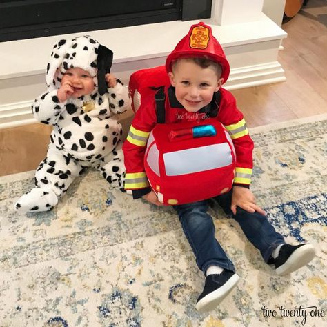 Firefighter and dalmatian Halloween costume! Great for siblings! Sibling Halloween Costumes Boys, Halloween Fancy Dress Kids, Firefighter Costume Kids, Dalmatian Halloween Costume, Dalmatian Halloween, Corn Costume, Sibling Halloween Costumes, Toddler Boy Halloween Costumes, Dalmatian Costume