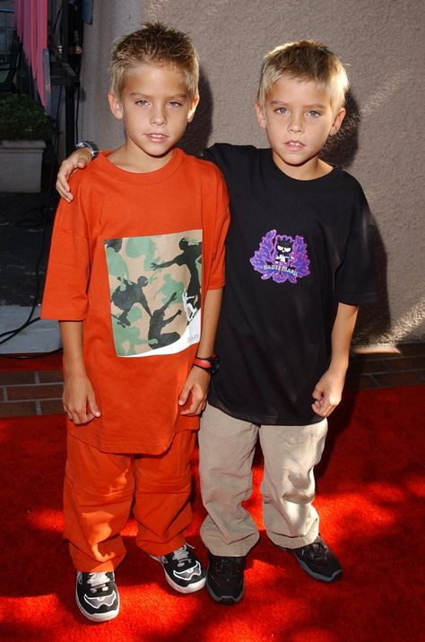 Pin for Later: Whoa, the Twins From the Movie Big Daddy Just Graduated From NYU Dylan and Cole walked the red carpet together at the 2001 Teen Choice Awards. Cole And Dylan Sprouse, Sprouse Cole, Sprouse Twins, Cole Sprouse Aesthetic, 2000s Boys, Lili Reinhart And Cole Sprouse, Cole M Sprouse, Riverdale Cole Sprouse, Dylan And Cole