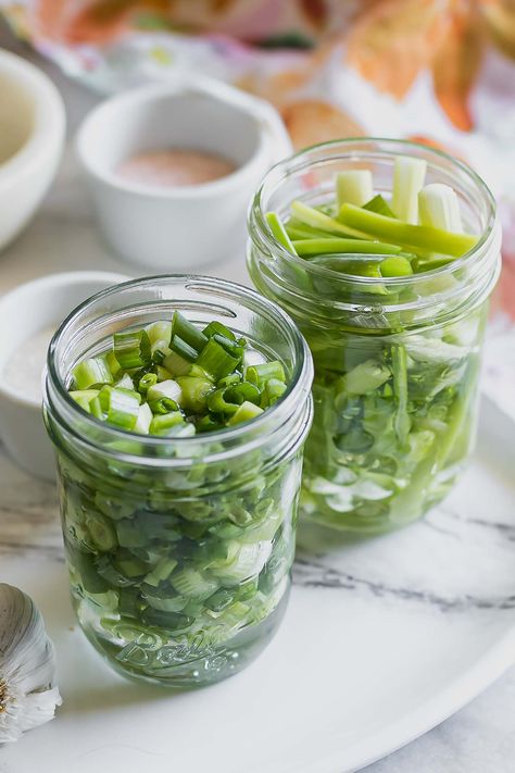 Pickled Green Onions Recipe, Fermented Vegetables Recipes, Green Onions Recipes, Quick Pickled Vegetables, Scallions Recipes, Quick Pickled, Cucumbers And Onions, Fermented Vegetables, Pickled Veggies