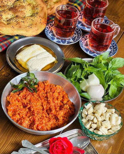 Persian Breakfast Iran, Iranian Breakfast, Persian Food Iranian Cuisine, Iran Food, Iranian Cuisine, Moorish Architecture, Healthy Food Menu, Iranian Food, Catering Ideas Food