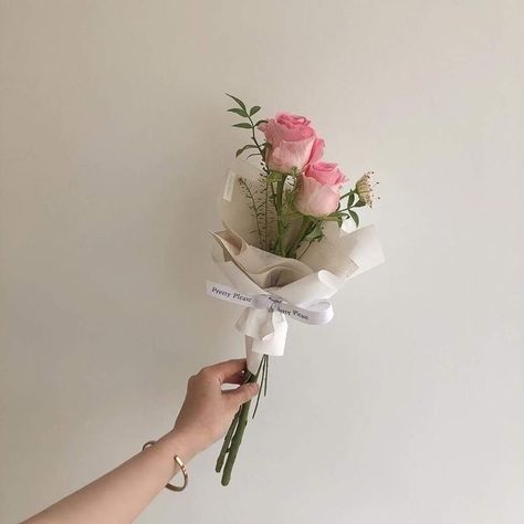 Love Bouquet, Single Flower Bouquet, Flower Boquet, Diy Bouquet Wrap, Valentine Bouquet, Flower Bouquet Diy, Flower Gift Ideas, Boquette Flowers, Flower Arrangements Simple