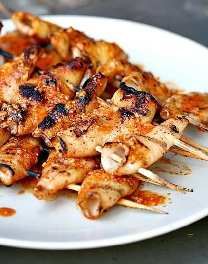 Calamari Recipe, Grilled Calamari, Grilled Squid, Calamari Recipes, Squid Recipes, Grilled Seafood Recipes, Grilled Seafood, Garlic Clove, Cayenne Pepper