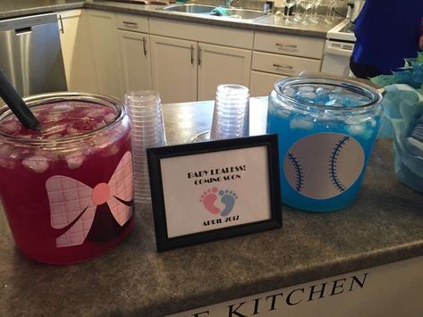 Baseballs Or Bows Gender Reveal, Baseballs Or Bows, Baby Reveal Party Decorations, Basketball Gender Reveal, Baseball Gender Reveal, Gender Reveal Party Food, Bows Gender Reveal, Gender Reveal Party Ideas, Reveal Party Ideas