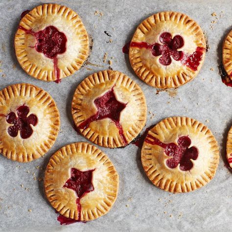 Pop-Tarts get a homemade upgrade with fresh berry-filled hand pies - ABC News Hand Pies Recipes, Berry Hand Pies, Chocolate Pop Tarts, Berry Pop, Healthy Foods To Make, Pies Recipes, Pop Tart, Shortbread Recipes, Homemade Dough