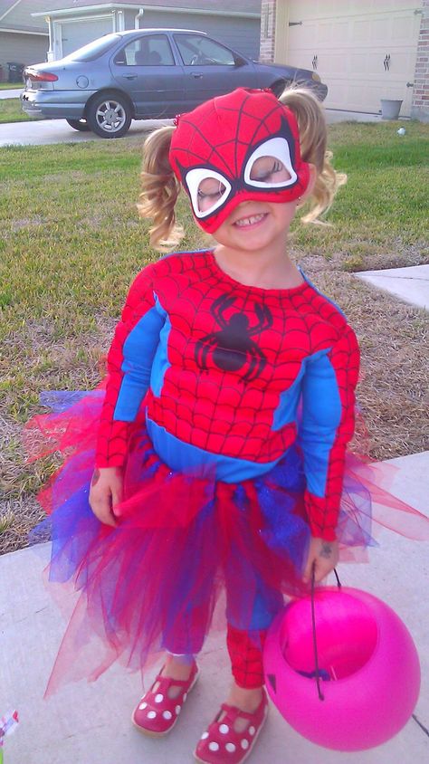 Girl Spiderman Costume, Spider Man Halloween, Spider Man Costume, Spiderman Girl, Most Creative Halloween Costumes, Vs Fashion Show, Cute Group Halloween Costumes, Spiderman Costume, Diy Costumes Kids