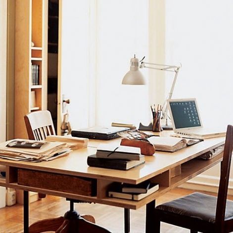 During the day, this room is an office space. Laptops get tucked away in the evening, and the desk becomes a dining table. Pallet Desk, Lotta Jansdotter, Attic House, Library Table, Stylish Apartment, Work Accessories, Attic Renovation, Classic Office, Reno Ideas