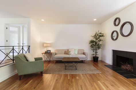 Modern Japanese Living Room Design, Modern Hardwood Floors, Mid Century Modern Flooring, Japanese Living Room Design, Modern Japanese Living Room, Japanese Mid Century Modern, Modern Floors, Floor Construction, Japanese Living