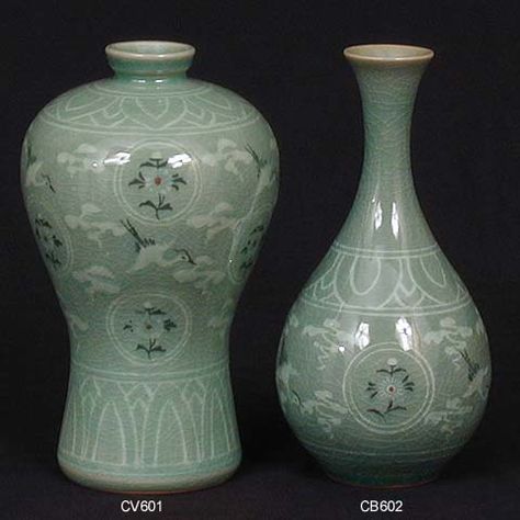 korean chrysanthemum designes - Google Search Korean Celadon, Korean Pottery, Large Ceramic Vase, Lacquer Paint, Chinese Vase, Korean Art, Ancient Jewelry, Bottle Vase, Kites