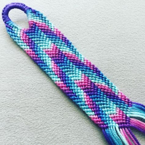 HoneyLola on Instagram: “I 💜 the colors in this new bracelet!! The combination of blues, aquas, purples and pinks are mermaid-inspired 🧜‍♀️ The back of the bracelet…” Friendship Bracelets Colors Combinations, Friendship Bracelets Colors, Blue Friendship Bracelet, Bracelets Colors, Teal Bracelet, Colors Combinations, Cute Friendship Bracelets, Purple And Teal, Diy Friendship Bracelets Patterns