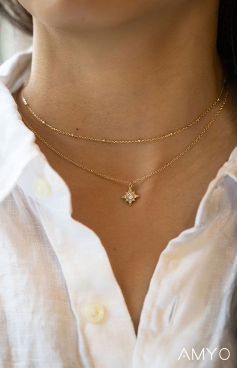 Dainty Jewelry Necklace, Chokers Necklace, Dainty Jewellery, Dainty Diamond Necklace, Necklace Ideas, Choker Set, Diamond Cross Pendants, Gold Diamond Necklace, Classy Jewelry