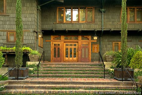 Gamble House Pasadena, American Craftsman Style, Exterior Windows, Gamble House, Craftsman Exterior, American Craftsman, Arts And Crafts House, Bungalow Style, Craftsman Bungalows