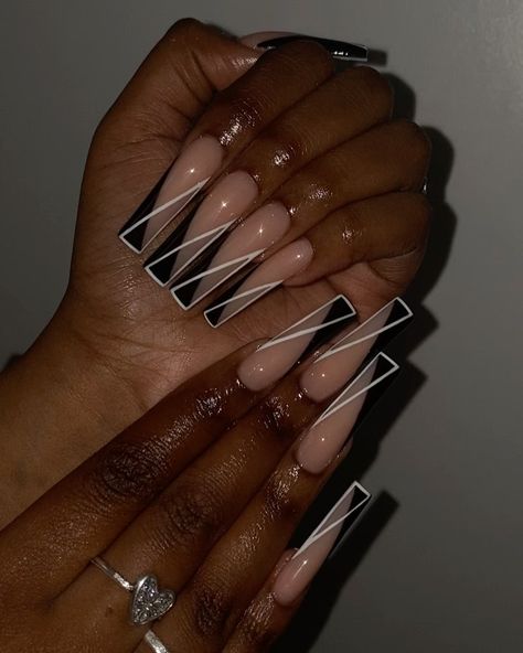 S A F 🤍 on Instagram: “🖤🤍 - - - - - Inspo @daniellejordannails #acrylicnails #nailsonfleek #ombrenails #nailsofinstagram #nailsaddict #nailitdaily #nailsgram…” Square Nails Design Aesthetic, Med Nails Designs, Acrylic Nail Square Long, Refill Nails Acrylic Ideas, Wedding Nails Aesthetic, Classy Acrylic Nails Square, Black Nail Sets Medium, Black Arclyc Nails, Coffin Shaped Nails Designs