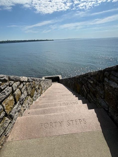 Newport Cliff Walk, Newport Restaurants, House Quiz, Ocean Backgrounds, Beach Events, Coastal Cities, Newport Ri, Summer Wallpaper, Beach Aesthetic