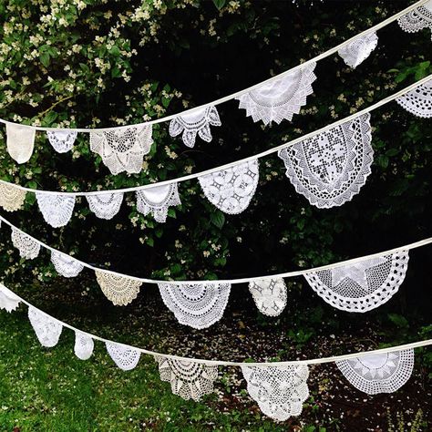 Bunting Ideas Vintage Style, Vintage Wedding Decorations Diy, Boho Bunting, Doily Bunting, Bunting Ideas, Lace Bunting, Bunting Template, Vintage Bunting, Make Bunting