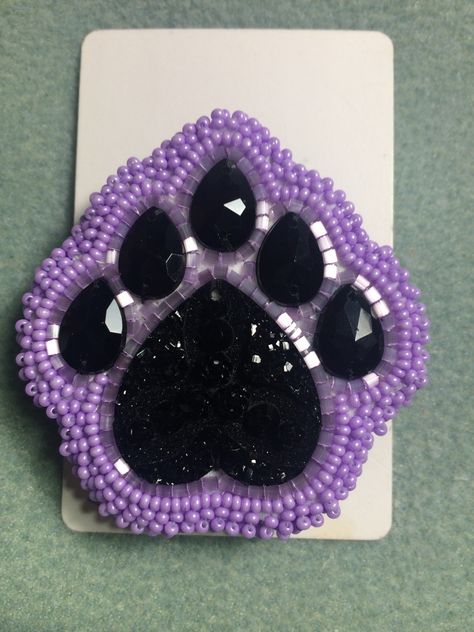 Beading Board, Beadwork Ideas, Diy Jewelry Making Tutorials, Beautiful Beaded Earring, Native Beading, Beaded Crown, Native Beading Patterns, Beaded Stuff, Pop Sockets