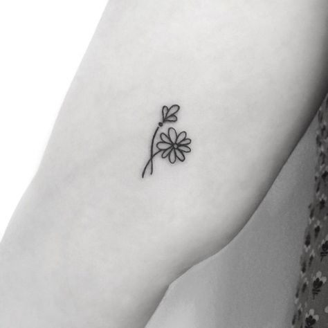 Cute flower | Small daisy tattoo, Small tattoos, Daisy tattoo #tattooideas #flowertattoos #tattoo Small Daisy Tattoo, Small Flower Tattoo, Daisy Tattoo Designs, Daisy Flower Tattoos, Wrist Tattoos For Guys, Daisy Tattoo, Geometric Tattoos, Tattoos Geometric, Sunflower Tattoos