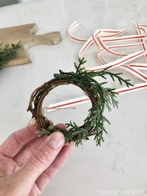 Mini Wreath Diy, Mini Wreaths Christmas, Diy Christmas Advent, Country Girl Home, Witchy Christmas, Advent Wreath Diy, Christmas Advent Wreath, Dollhouse Christmas, Mini Wreaths