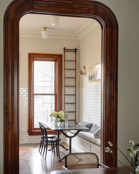 Dariel Ruiz (@dariel_ruiz) • Instagram photos and videos Victorian Row House, Classic Sofa Styles, Cane Dining Chairs, Interior Finishes, Inspired Interiors, Flat Ideas, Row House, Humble Abode, Historic Home