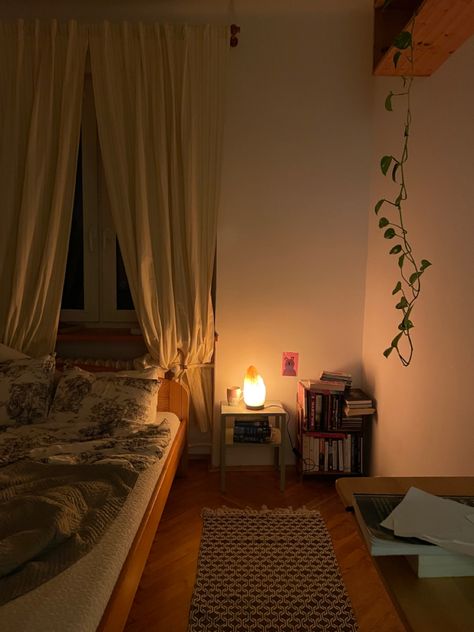 Bedroom Salt Lamp, Salt Lamp Room, Salt Lamp Bedroom, Salt Lamp Aesthetic, Matress Bed, Salt Lamp Decor, Uni Bedroom, Earthy Bedroom, Attic Room