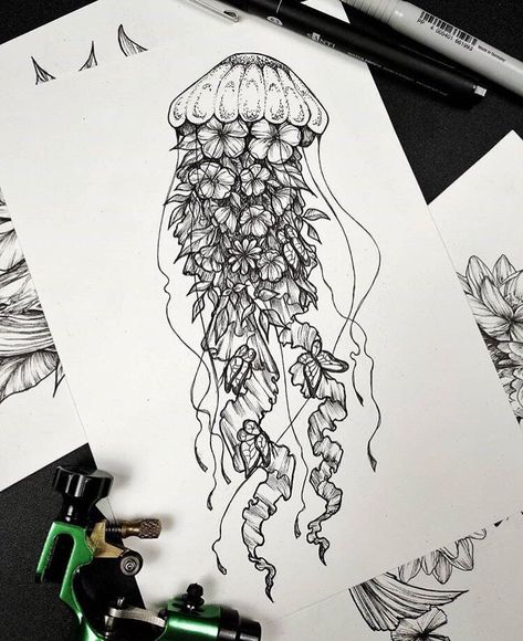 Palm Tree Hip Tattoos Women, Flower Jellyfish, Floral Jellyfish, Tattoos Cute, 16 Tattoo, Jellyfish Drawing, Sea Tattoo, Rad Clothes, Jellyfish Tattoo