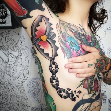 American Traditional Armpit Tattoo, Traditional Armpit Tattoo, Trad Tattoo Ideas, Arm Pit Tattoo, Armpit Tattoo Women, Smaug Tattoo, Traditional Tattoo Stickers, Armpit Tattoo, Circus Tattoo