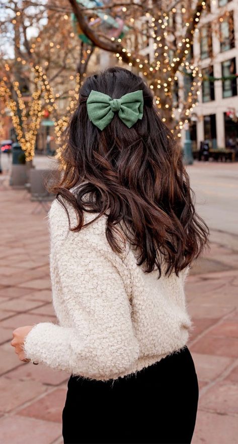 half up short hair, christmas hair, holiday hair ideas, festive hair ideas, christmas hair ideas, ponytail, half up christmas, new year eve hair ideas Christmas Eve Hairstyles, Half Up Short Hair, Holiday Hair Ideas, Christmas Hair Ideas, Festive Hair, Hair Christmas, Madison Reed, Sequin Outfit, Christmas Hairstyles