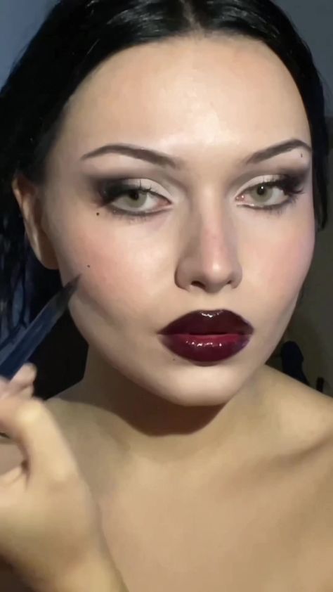 18th Century Makeup, Vamp Makeup, Vampire Makeup Looks, Witchy Makeup, Vampy Makeup, Romantic Makeup, Pretty Eye Makeup, Vampire Makeup, Alt Makeup