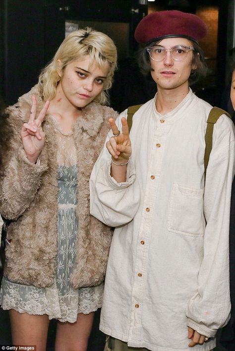 sky ferreira and zachary cole smith Sky Ferreira Zachary Cole Smith, Zachary Cole Smith, Sky Ferreira Style, Indie Sleeze, Pretty Punk, Rose Embroidery Pattern, Sky Ferreira, Enchanted Doll, Alt Girls