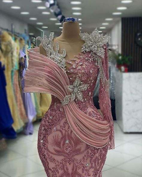 5,444 likes, 35 comments - filizi_dress on December 29, 2023: "Dress by @filizi_dress" Gala Gowns Classy, Vintage Long Gown, Long Sleeve Prom Dresses, Structured Sleeves, Owambe Styles, Structured Gown, Braids Blonde, Bride Reception Dresses, Crystal Mermaid